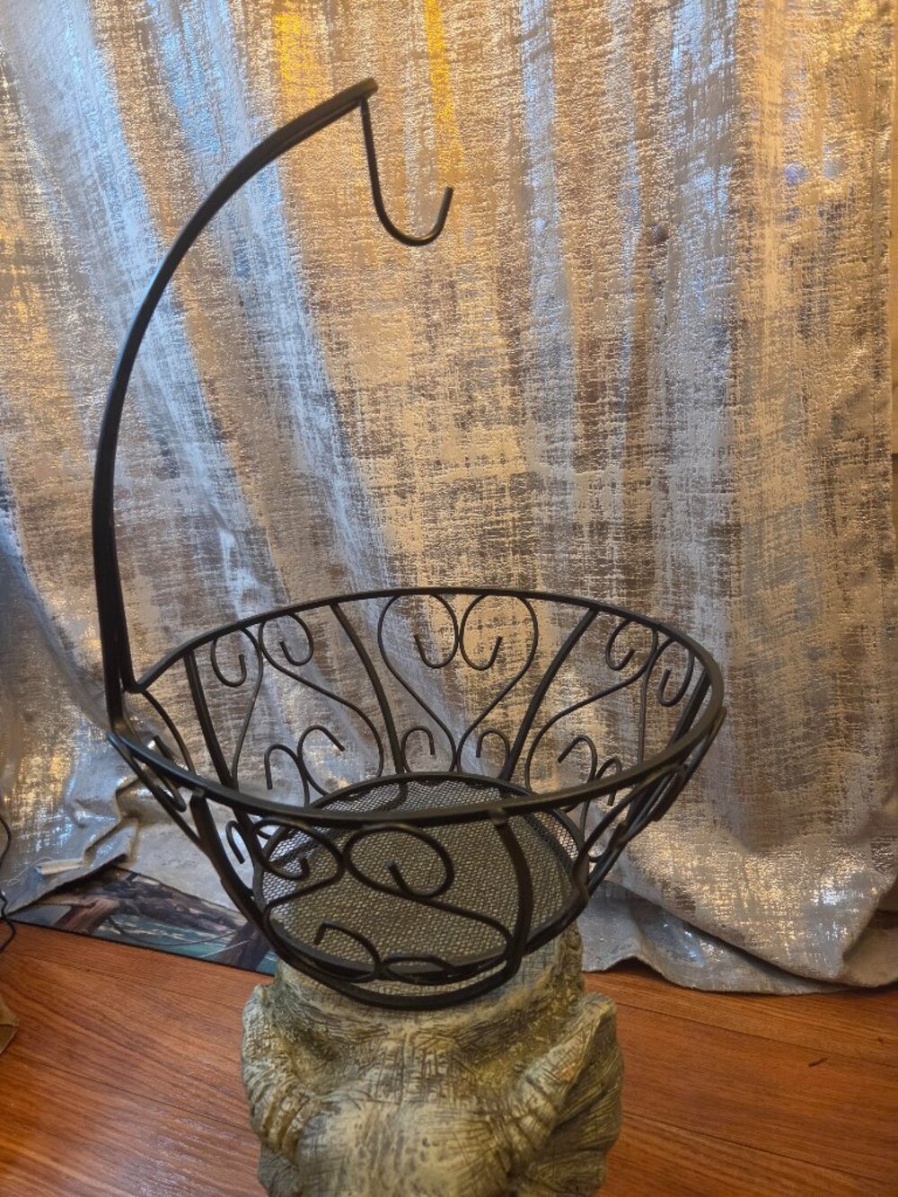 Stylish & Pretty heavy Duty Black Metal Banana Hanger & Fruit Basket BEAUTIFUL!